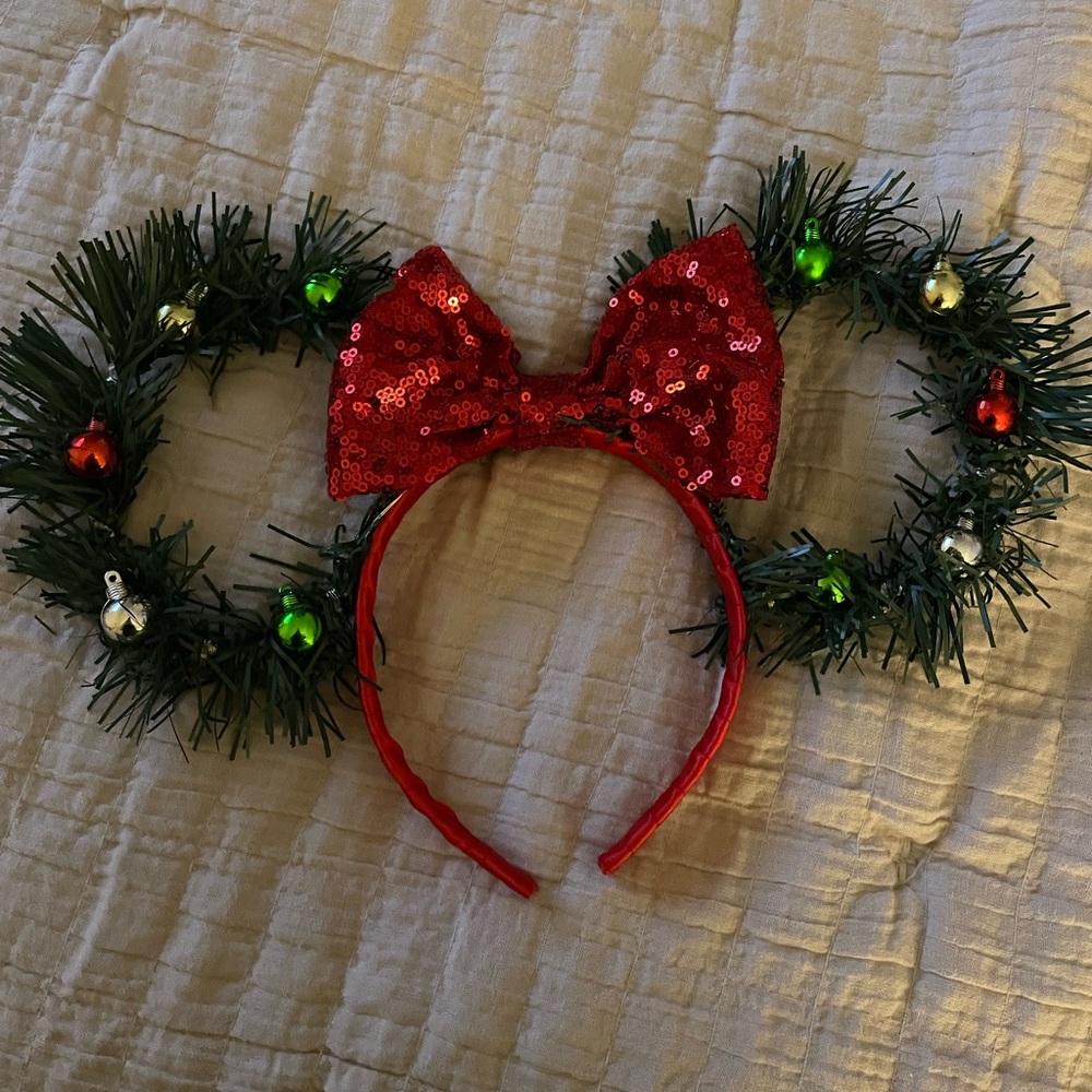 ❌SOLD❌ Christmas Minnie Mouse Ears